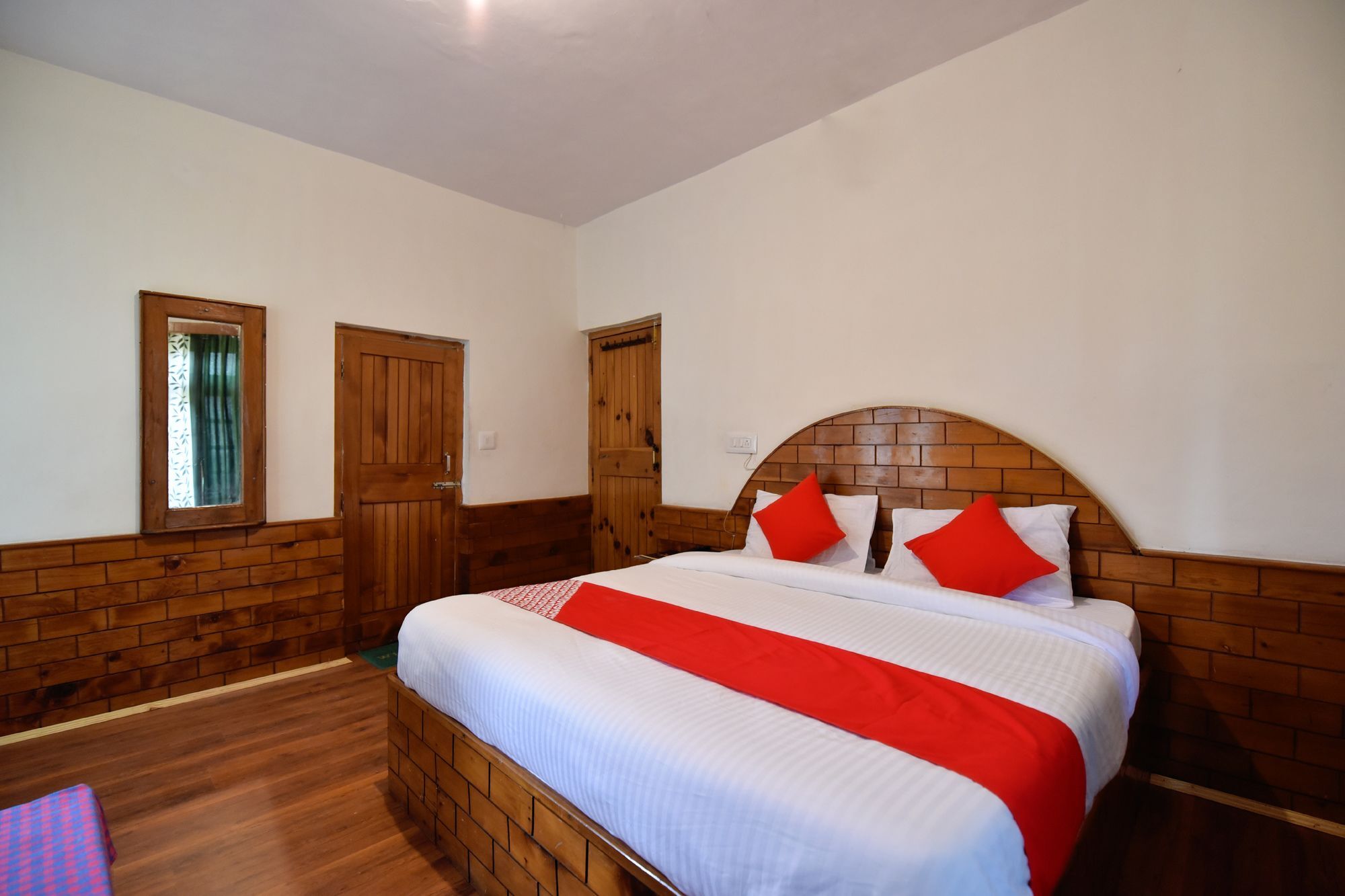 Oyo 13232 Red Rose Cottage Манали Экстерьер фото